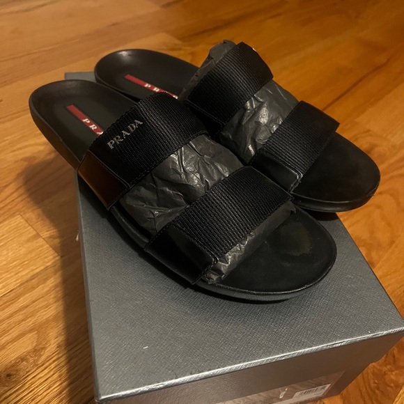 Prada - Picture 1 of 6